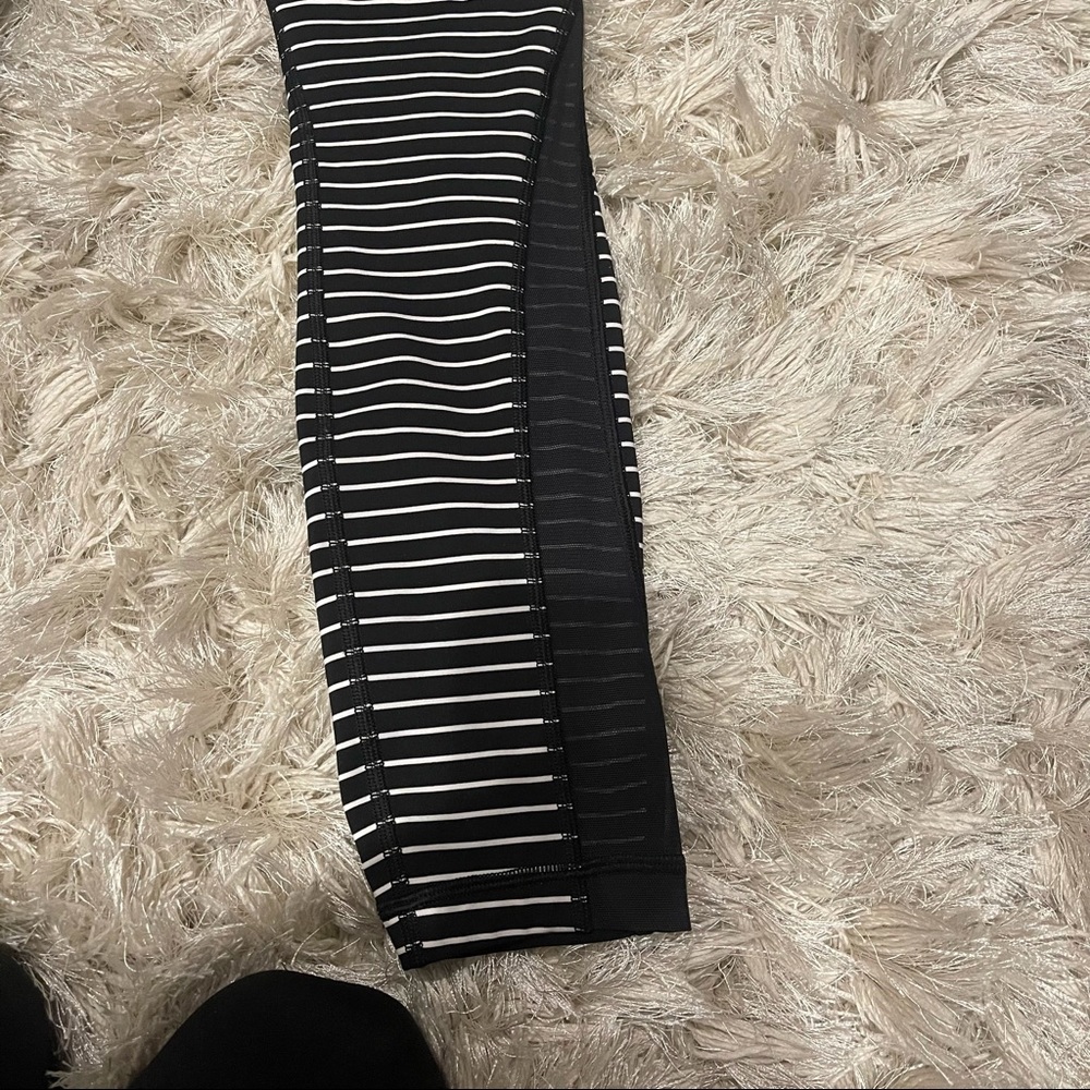 Lululemon High Rise Cropped Legging - Picture 5 of 7